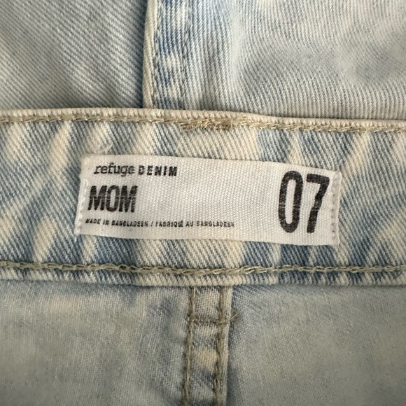 Refuge  Denim Mom Shorts Size 7 Jeans Acid Wash Light Cuff Zip Closure - Picture 8 of 8